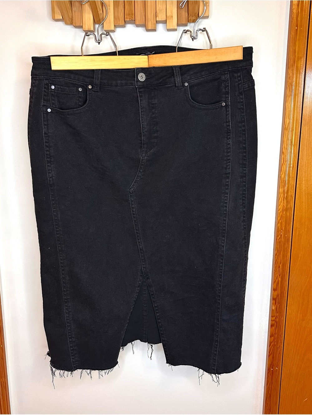 Universal Standard Dakota Denim Midi Skirt in Broken Black M 18/20